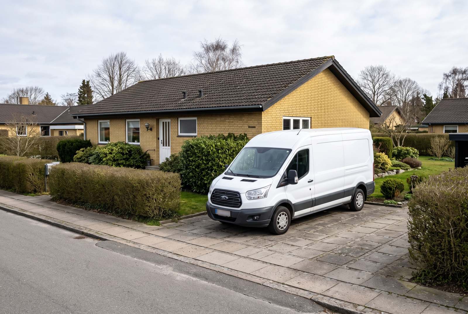 Vilea Køl montører foran servicebil i Rødovre
